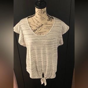 Cute top with ruffle sleeves